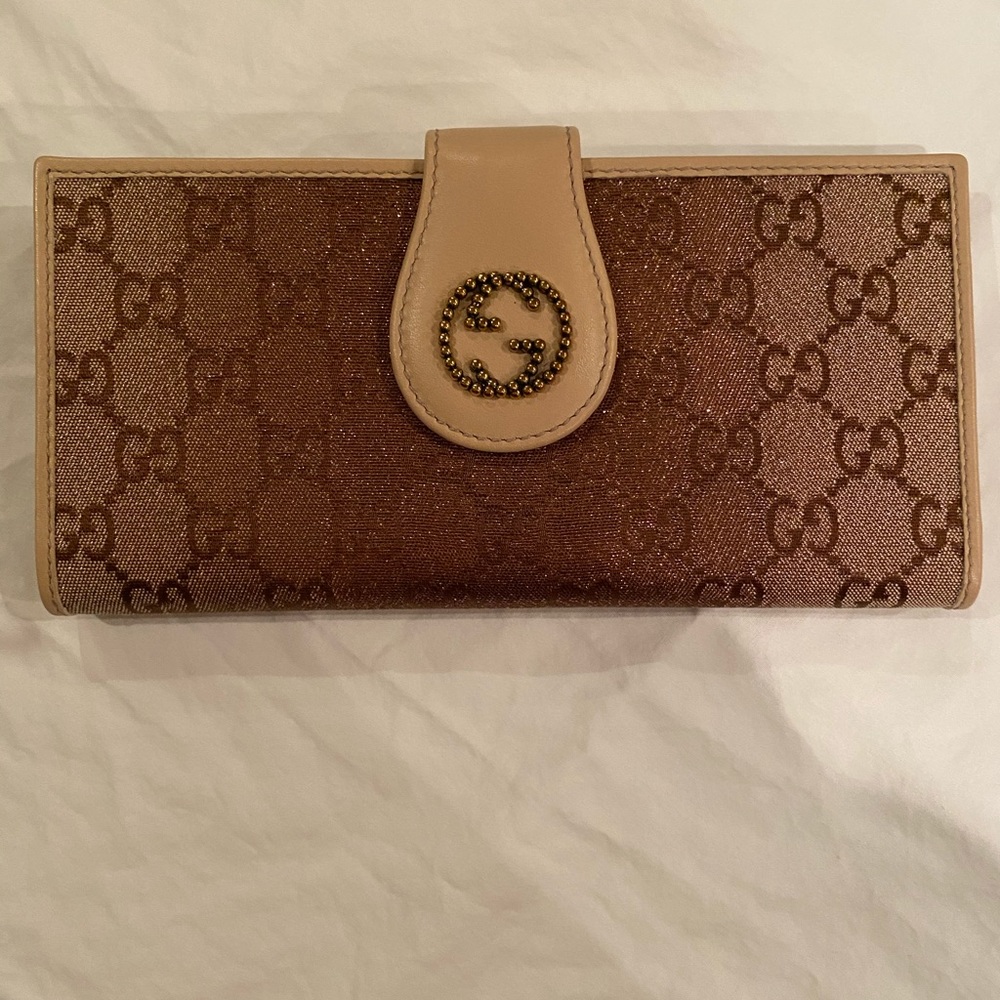 NWT Gucci Magenta/Tan Ombre Magnetic Clasp Wallet
